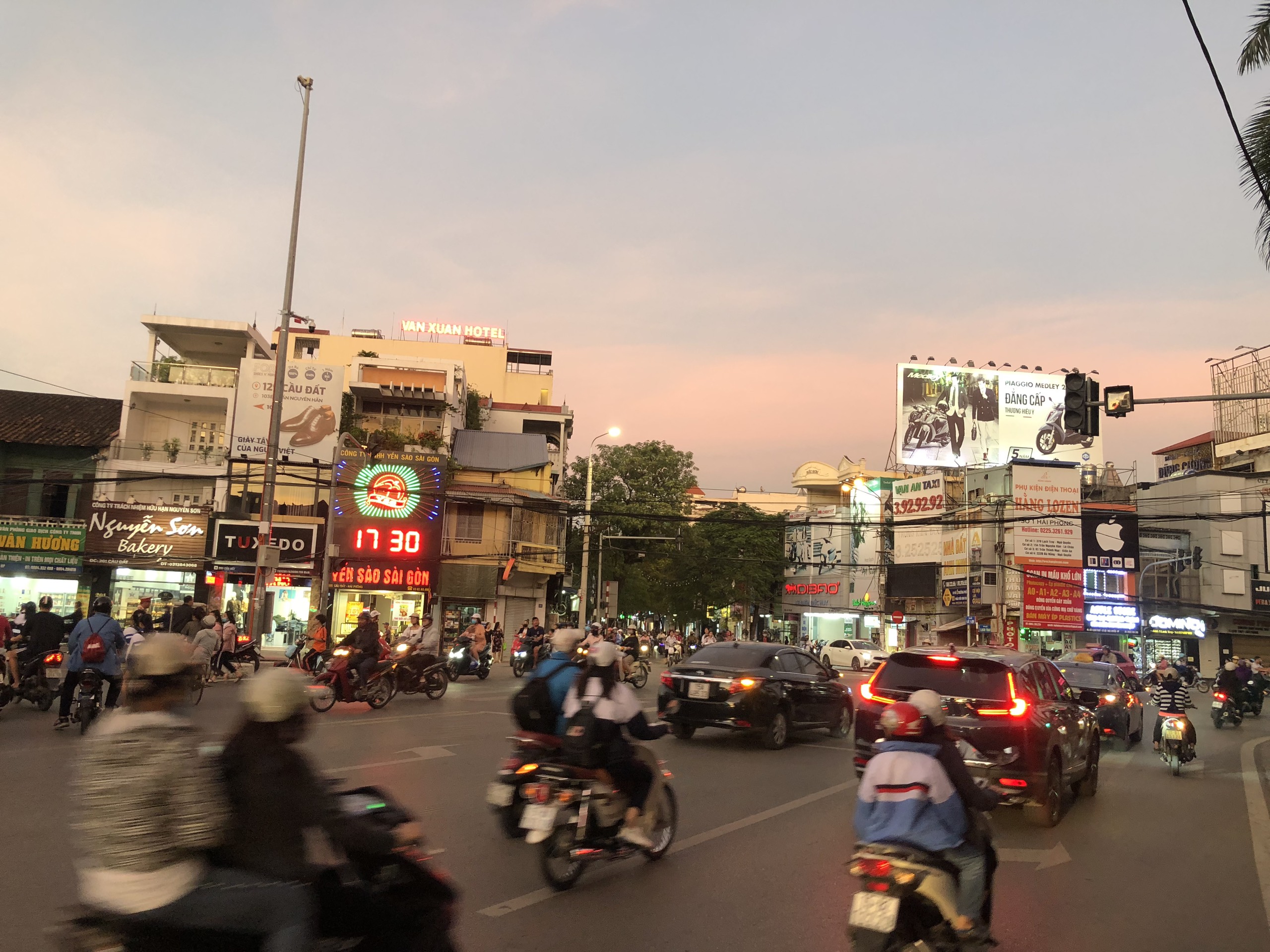 Nhiều ngã 3, ngã 4 mất tín hiệu đèn giao thông